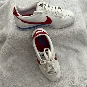 NIKE CORTEZ with striking red swoosh 🎉
